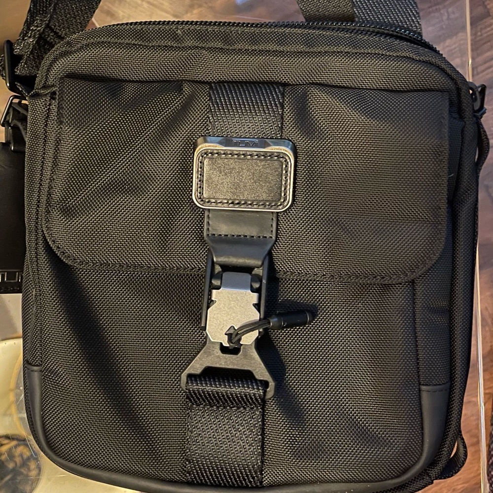 Tumi Alpha Bravo Junior Crossbody Bag Black Excellent Condition